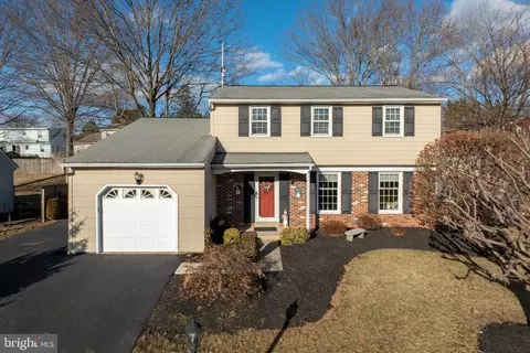 526 Pioneer Cir, Harleysville, PA 19438