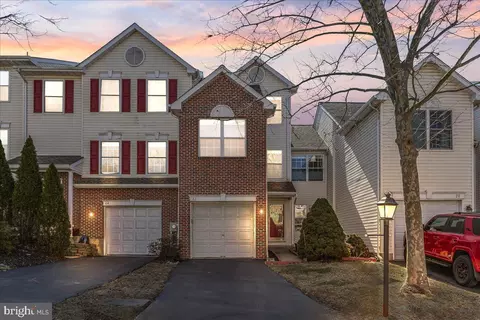 22 Hunt Club Dr, Collegeville, PA 19426