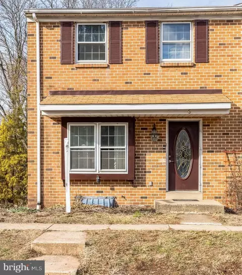 6 Valley Dr, Telford, PA 18969