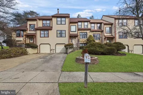 8607 Trumbauer Dr, Glenside, PA 19038