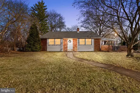 1120 Thrush Ln, Audubon, PA 19403