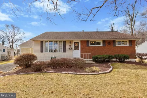 624 Winding Rd, Hatboro, PA 19040