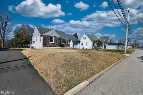 215 Lancaster Ave, Hatboro, PA 19040