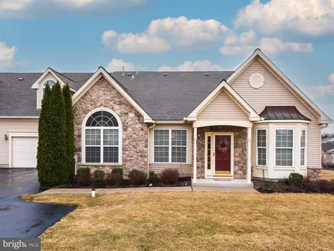 454 Pebble Beach Dr, Royersford, PA 19468