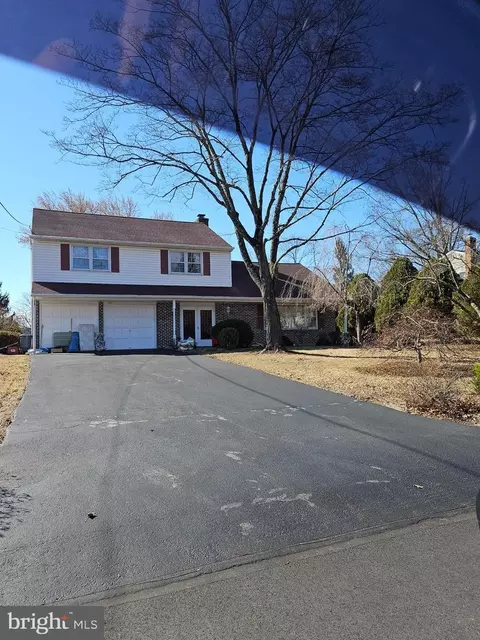 1320 Randy Dr, Pottstown, PA 19464