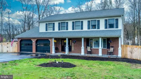 108 Maple Leaf Ln, Pottstown, PA 19464