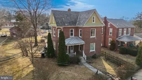 412 Main St, Green Lane, PA 18054