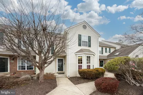 11 Village Dr, Schwenksville, PA 19473