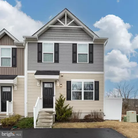 13 Castle Dr, Gilbertsville, PA 19525