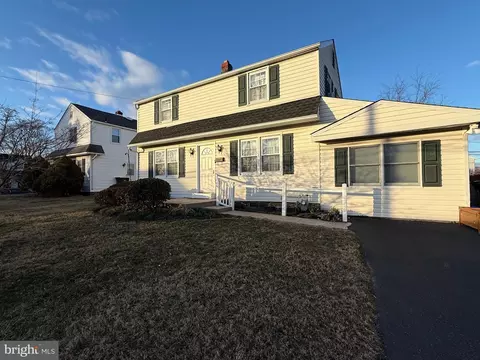 417 Woodlawn Ave, Willow Grove, PA 19090