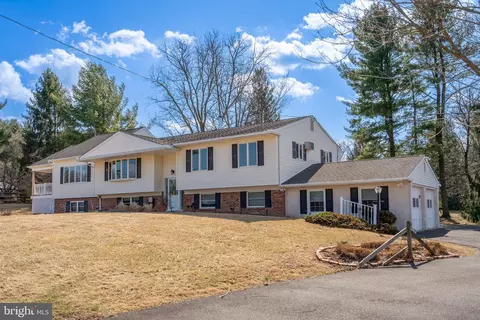 3214 Stump Hall Rd, Collegeville, PA 19426