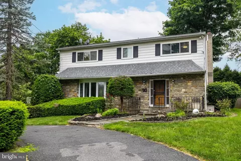 8100 Cedar Rd, Elkins Park, PA 19027