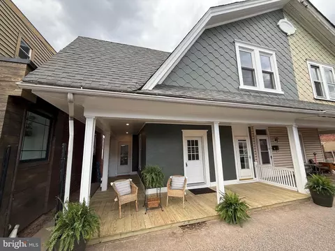 9 W Chestnut St, Souderton, PA 18964