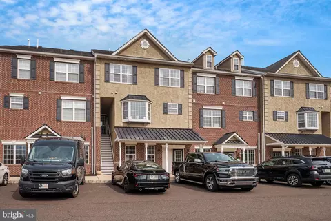 3864 Ashland Dr #F-2, Harleysville, PA 19438