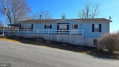 208 Green Hill Dr, Green Lane, PA 18054
