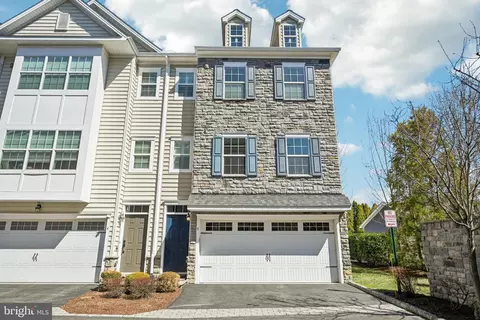 11 S Wyoming Ave #5, Ardmore, PA 19003