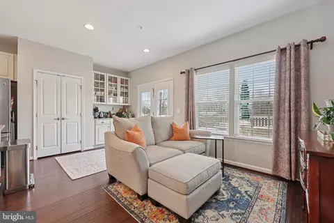 Entry Way - 11 Twomey Ct, Wyncote, PA 19095 photo 7 of 11