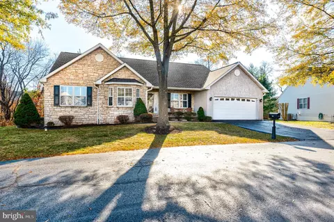 34 Presidential Dr, Royersford, PA 19468