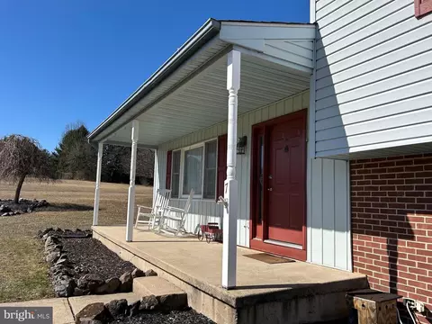 Exterior - 7 Windward Dr, Barto, PA 19504 photo 3 of 7