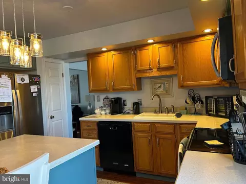 Kitchen - 7 Windward Dr, Barto, PA 19504 photo 4 of 4