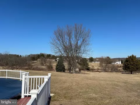 Exterior - 7 Windward Dr, Barto, PA 19504 photo 7 of 7