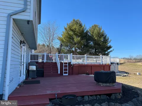 Exterior - 7 Windward Dr, Barto, PA 19504 photo 5 of 7