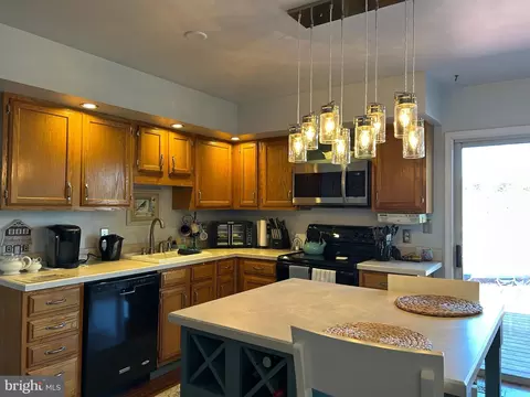 Kitchen - 7 Windward Dr, Barto, PA 19504 photo 2 of 4