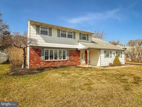 18 Maurice Ln, Hatboro, PA 19040