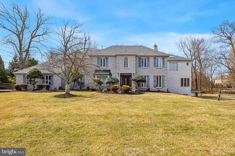 640 Chatham Ln, Blue Bell, PA 19422
