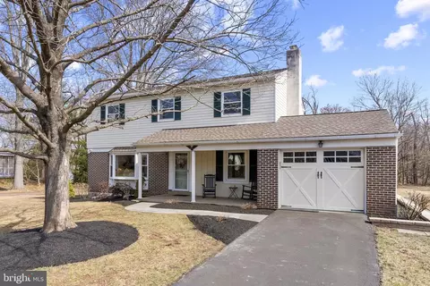 222 Brookside Cir, Harleysville, PA 19438