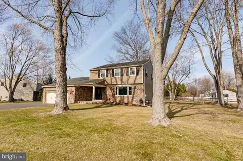 2288 Bramble Gate Dr, Hatfield, PA 19440