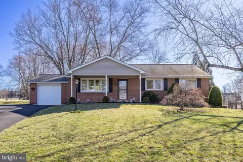 134 Surrey Ln, Harleysville, PA 19438