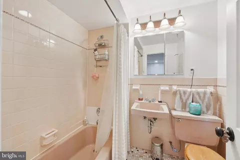 Bath - 190 Upper Gulph, Radnor, PA 19087 photo 2 of 3