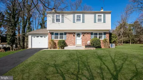 217 Pine Tree Ln, Hatboro, PA 19040