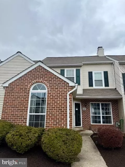 10 Village Dr, Schwenksville, PA 19473