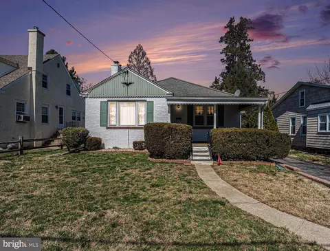 39 Grove Ave, Flourtown, PA 19031