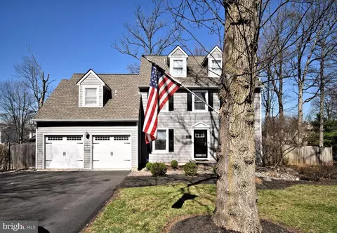 211 Pioneer Dr, Lansdale, PA 19446