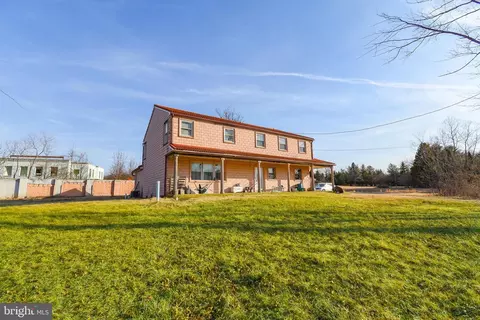 87 Chestnut Ln, North Wales, PA 19454