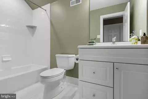 Bath - 815 Brower Rd, Wayne, PA 19087 photo 4 of 4