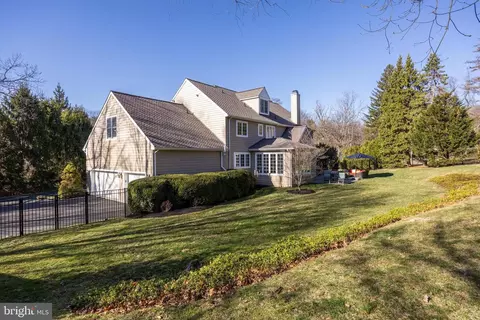Exterior - 815 Brower Rd, Wayne, PA 19087 photo 6 of 12