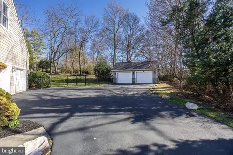 Exterior - 815 Brower Rd, Wayne, PA 19087 photo 10 of 12