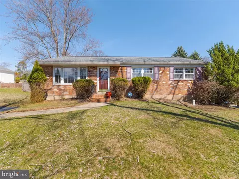 612 Lisa Ln, Norristown, PA 19403