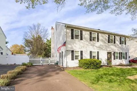451 Indian Crest Dr, Harleysville, PA 19438