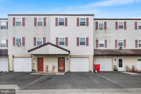 25 Berger Ln, Schwenksville, PA 19473