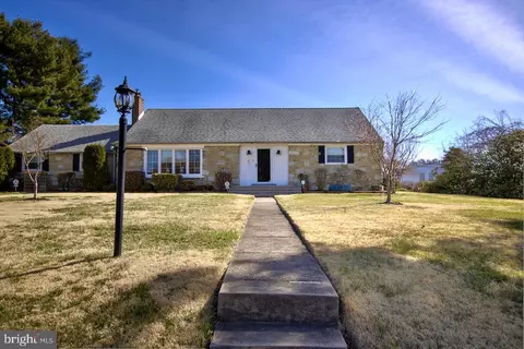 85 Radburn Rd, Huntingdon Valley, PA 19006