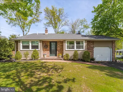2737 Lantern Ln, Audubon, PA 19403