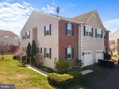 208 Clarkdale Ln, Gilbertsville, PA 19525