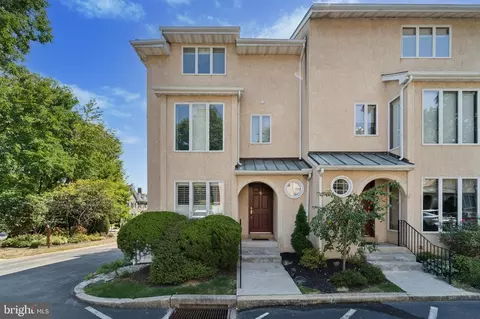 104 Bleddyn Rd #5, Ardmore, PA 19003