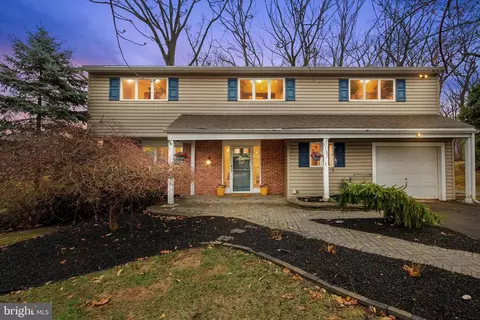 1137 Dundee Dr, Dresher, PA 19025