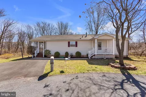 6 Adams Dr, Royersford, PA 19468